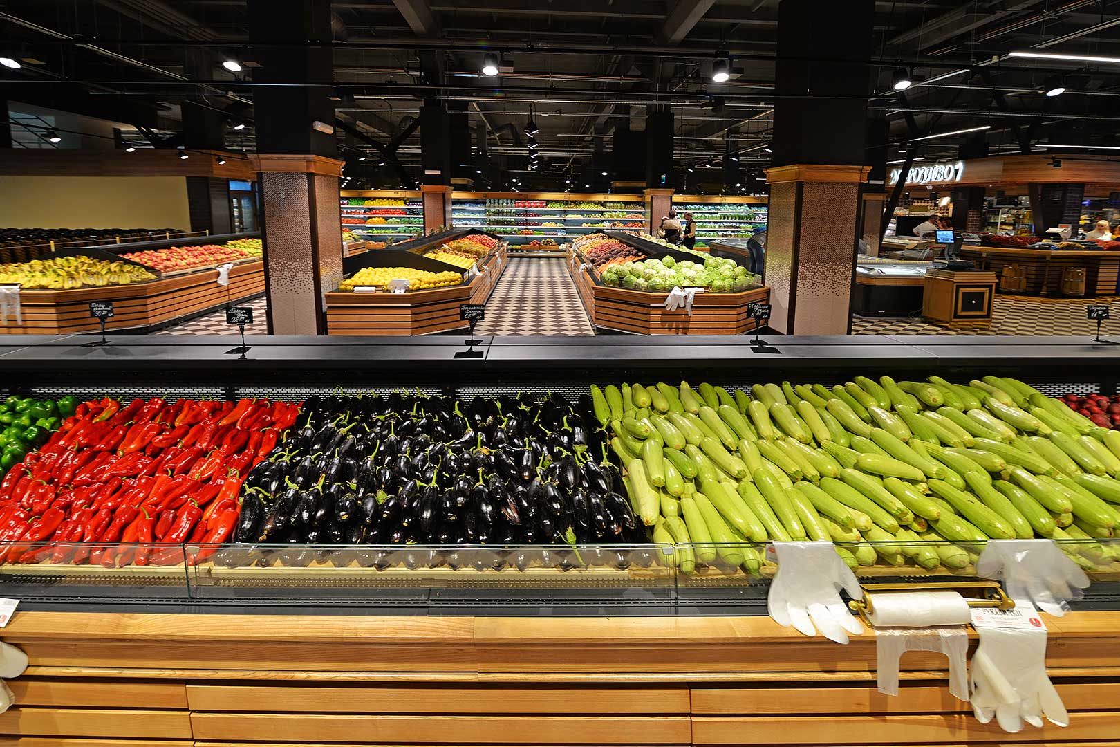 Tiefkühlwandvitrinen für den Verkauf von Gemüsen und Obst Missouri VF MC 110 VF self M im Supermarkt "Delikat+"