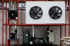 Refrigerated cooling plant