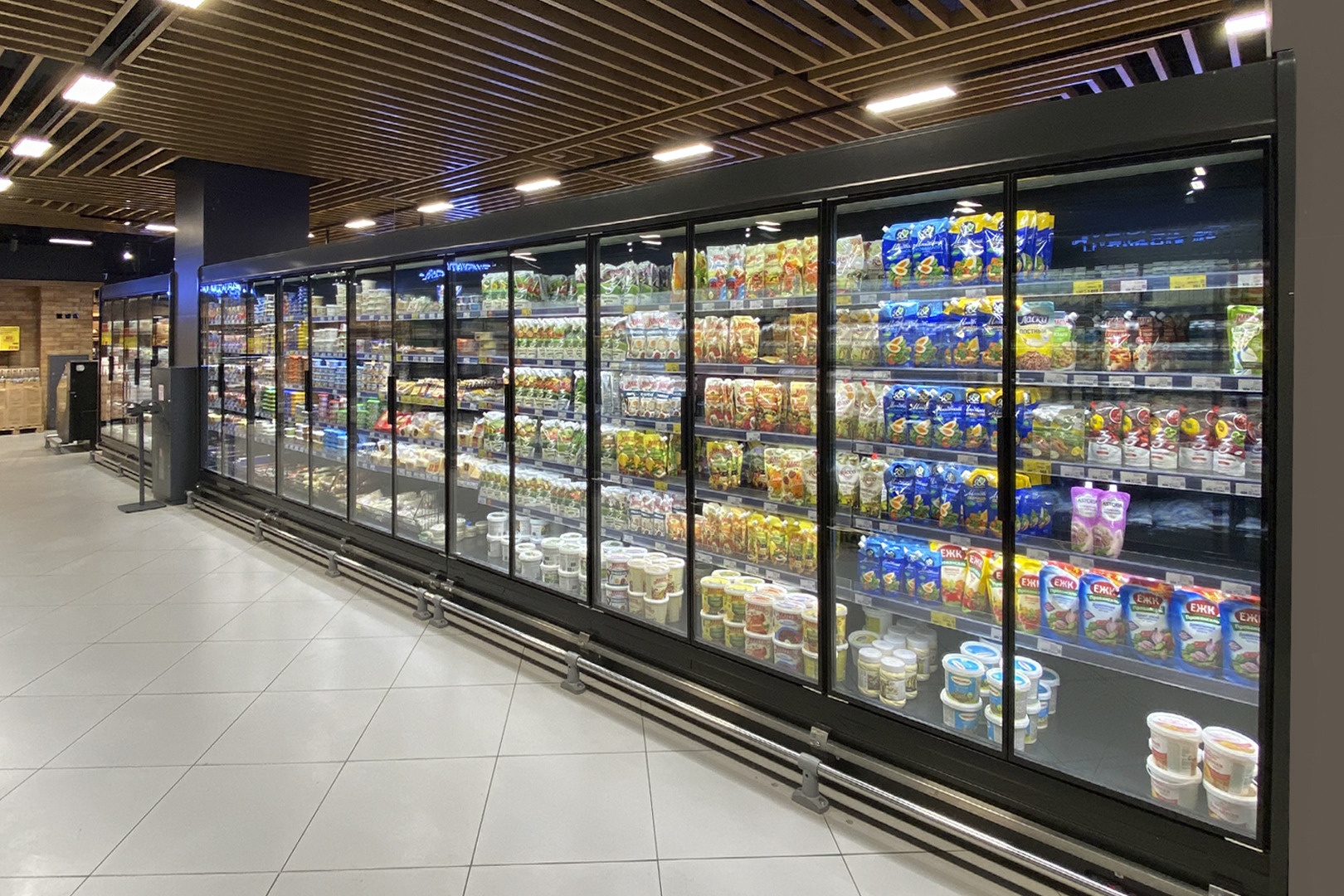 Холодильные пристенные витрины Louisiana MV 105 MT D M, супермаркет Korzina, Казахстан