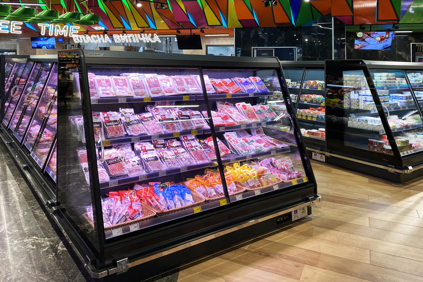 Холодильные полувертикальные витрины Louisiana eco MSV 095 MT D, супермаркет Эпицентр