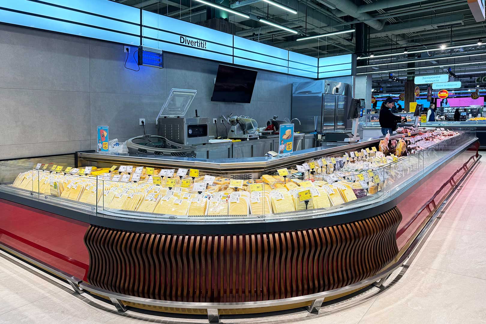 Супермаркет Food Market, г. Киев Холодильные витрины Missouri MC 120 deli self 086-DBM, супермаркет Food Market, г. Киев