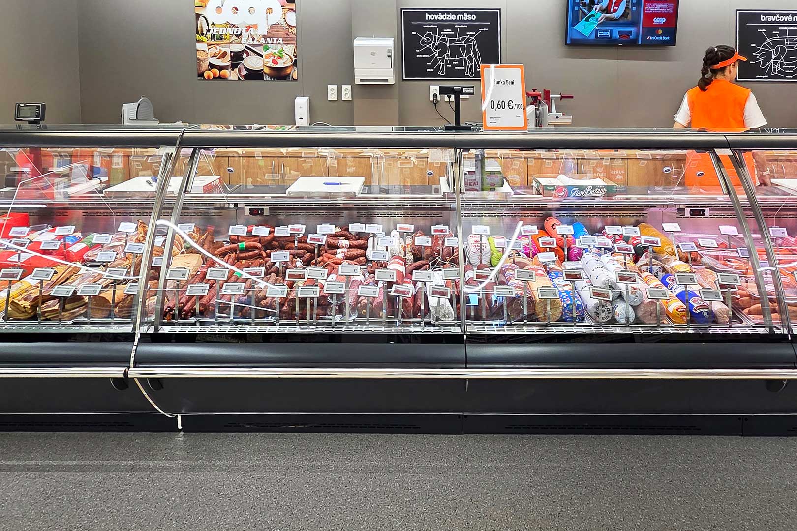 Refrigerated counters Symphony MG 120 deli PS 125-DBM, сonvenience store, Slovakia Refrigerated counters Symphony MG 120 deli PS 125-DBM, сonvenience store, Slovakia